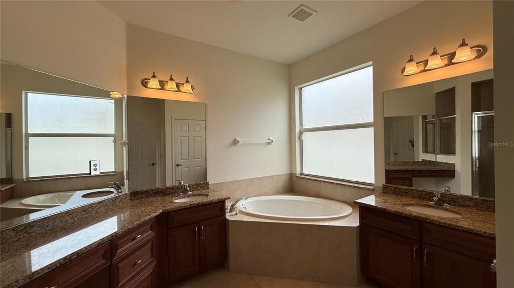 For Rent: $2,395 (4 beds, 3 baths, 2576 Square Feet)
