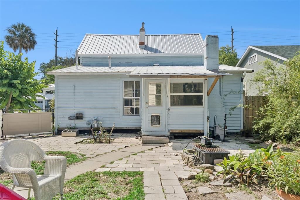 На продажу: $599,000 (2 спален, 1 ванн, 1062 Квадратных фут)