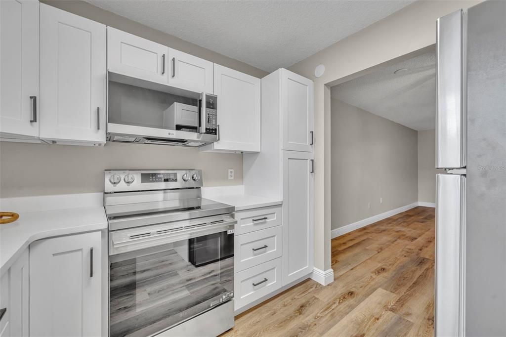 На продажу: $188,000 (2 спален, 2 ванн, 1043 Квадратных фут)