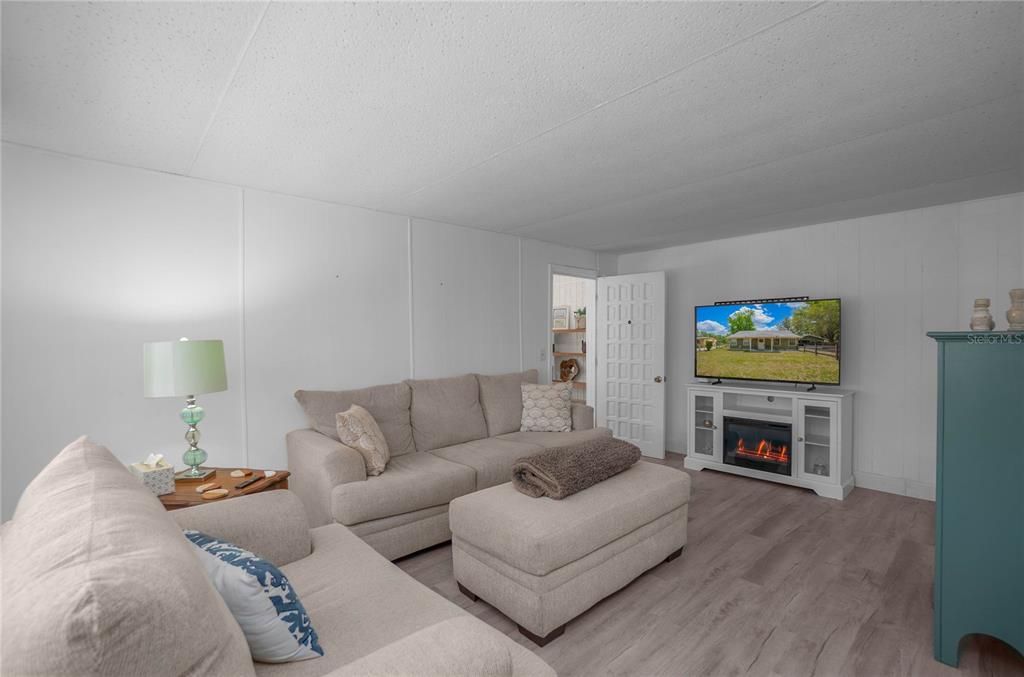 For Sale: $190,000 (3 beds, 1 baths, 1472 Square Feet)