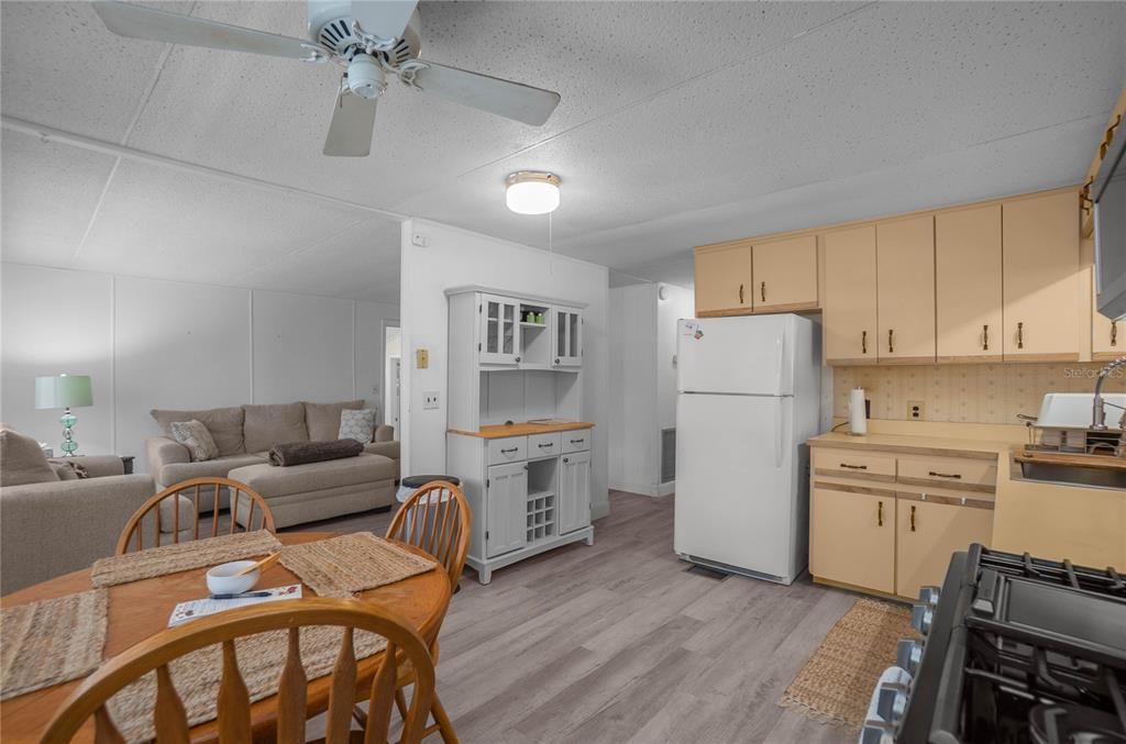 For Sale: $190,000 (3 beds, 1 baths, 1472 Square Feet)