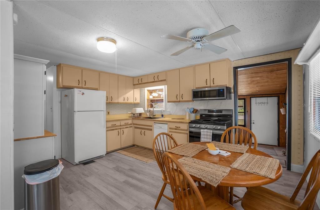 For Sale: $190,000 (3 beds, 1 baths, 1472 Square Feet)