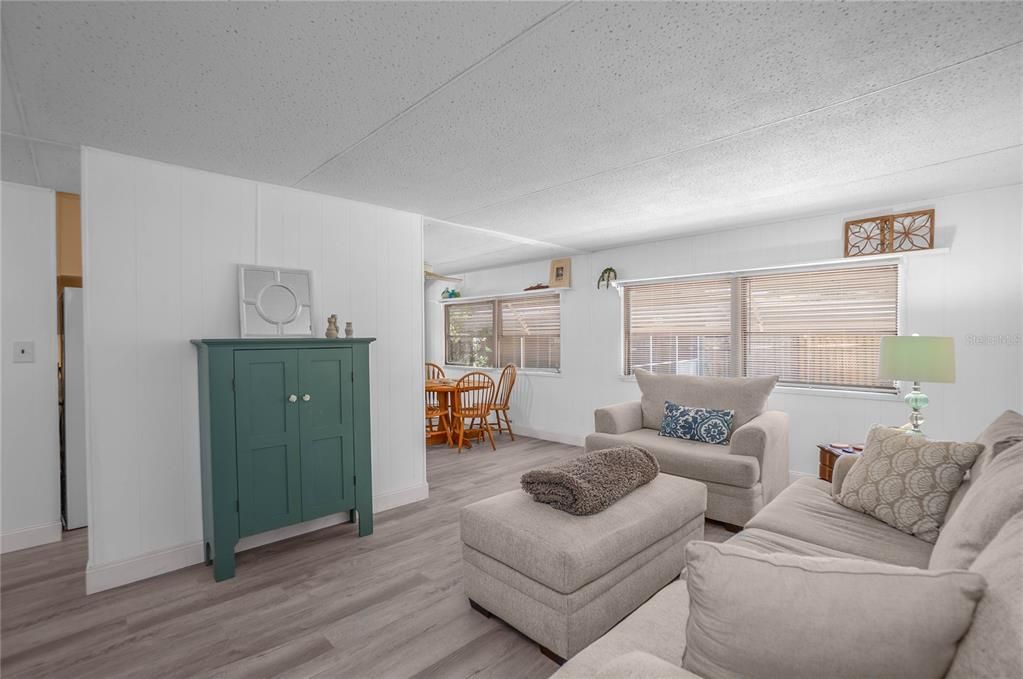 For Sale: $190,000 (3 beds, 1 baths, 1472 Square Feet)