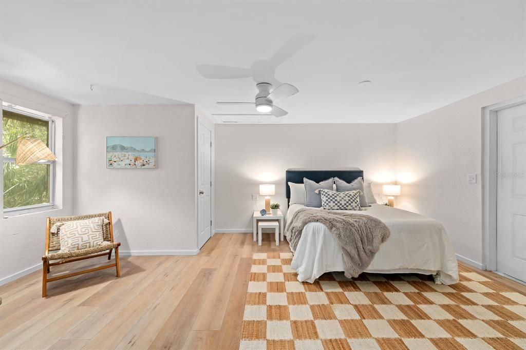 For Sale: $400,000 (2 beds, 1 baths, 711 Square Feet)