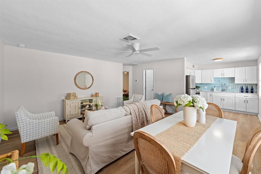 For Sale: $400,000 (2 beds, 1 baths, 711 Square Feet)
