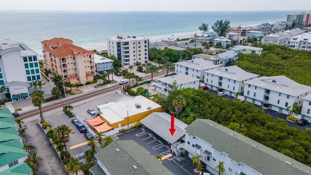 For Sale: $400,000 (2 beds, 1 baths, 711 Square Feet)