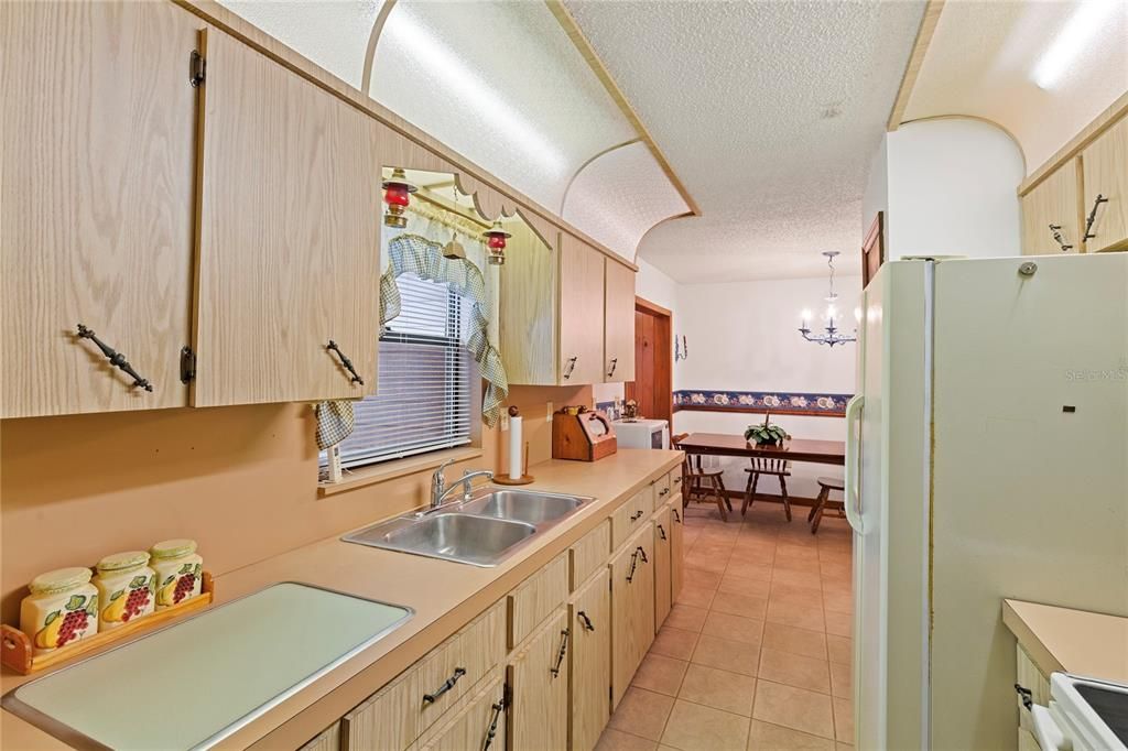 Active With Contract: $250,000 (3 beds, 2 baths, 1432 Square Feet)