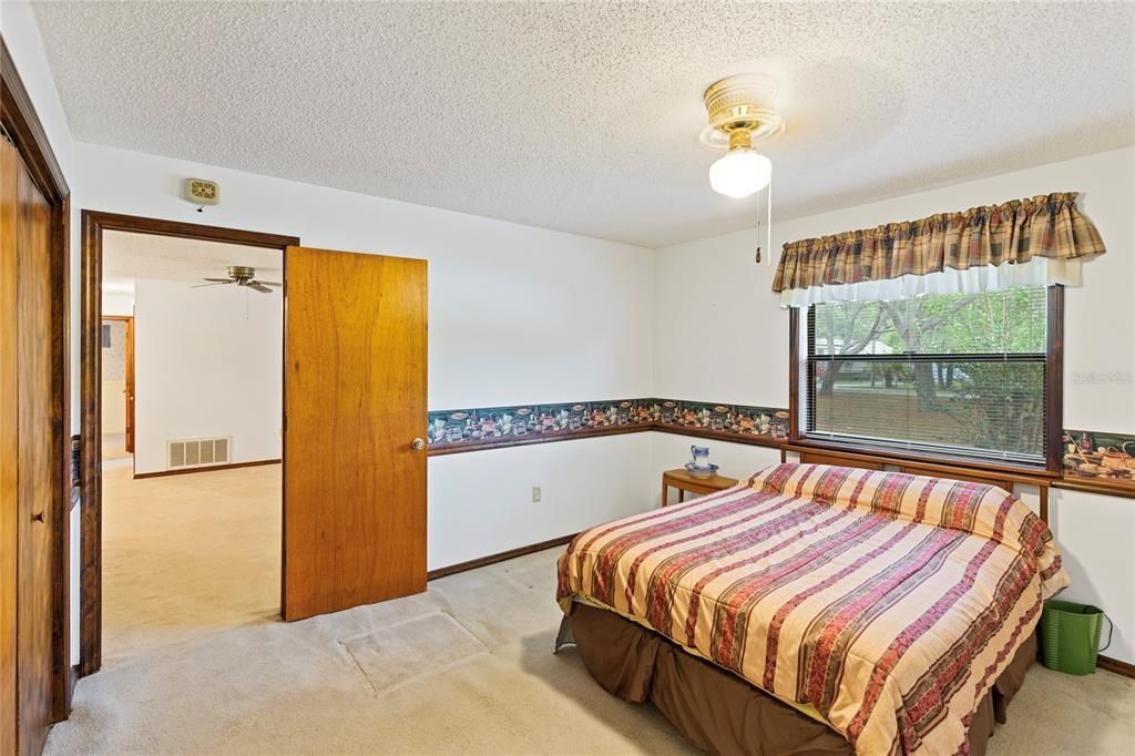 Active With Contract: $250,000 (3 beds, 2 baths, 1432 Square Feet)