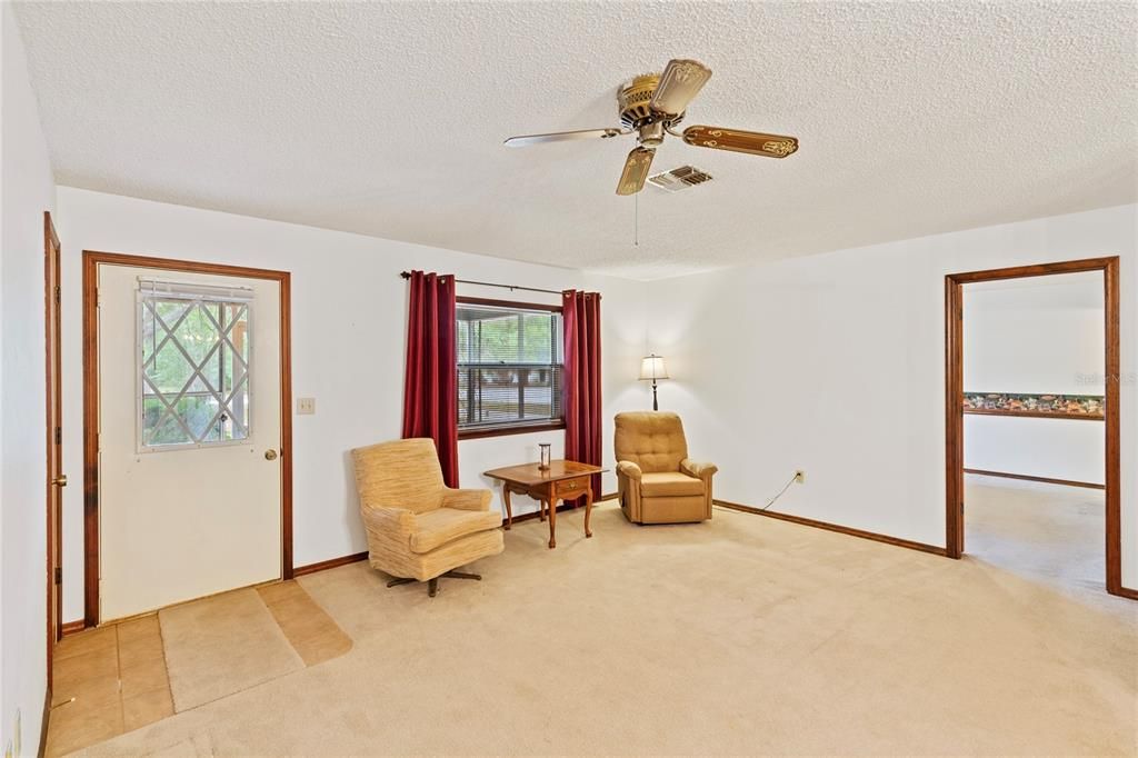 Active With Contract: $250,000 (3 beds, 2 baths, 1432 Square Feet)