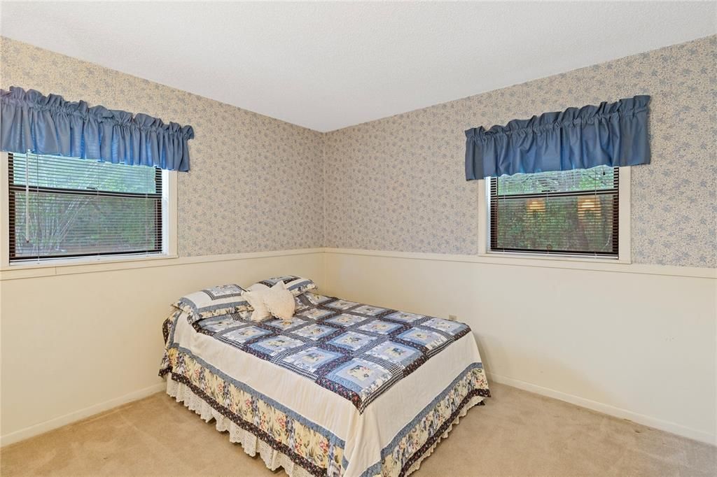 Active With Contract: $250,000 (3 beds, 2 baths, 1432 Square Feet)