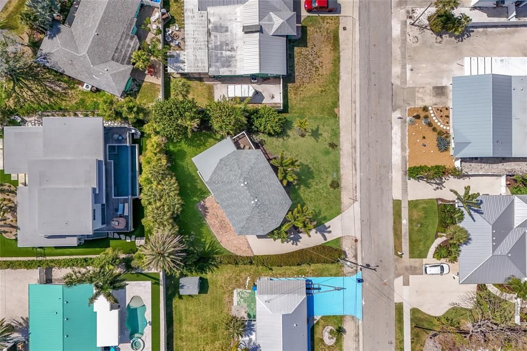 На продажу: $985,000 (2 спален, 2 ванн, 1229 Квадратных фут)