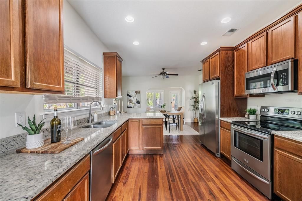 Activo con contrato: $499,000 (3 camas, 2 baños, 1443 Pies cuadrados)