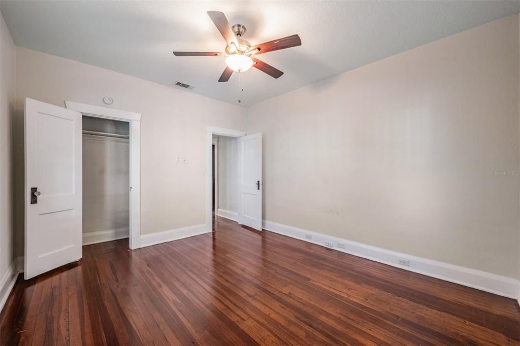 Activo con contrato: $499,000 (3 camas, 2 baños, 1443 Pies cuadrados)