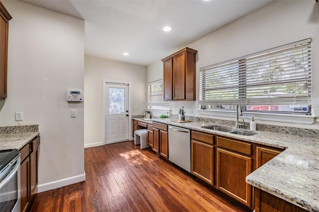 Activo con contrato: $499,000 (3 camas, 2 baños, 1443 Pies cuadrados)