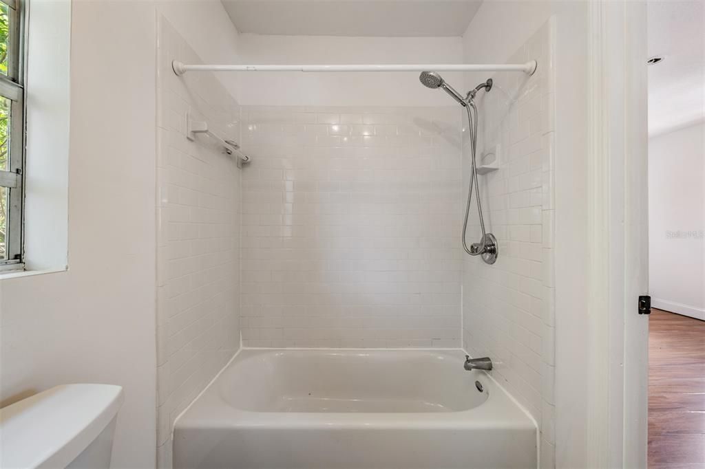 Activo con contrato: $499,000 (3 camas, 2 baños, 1443 Pies cuadrados)