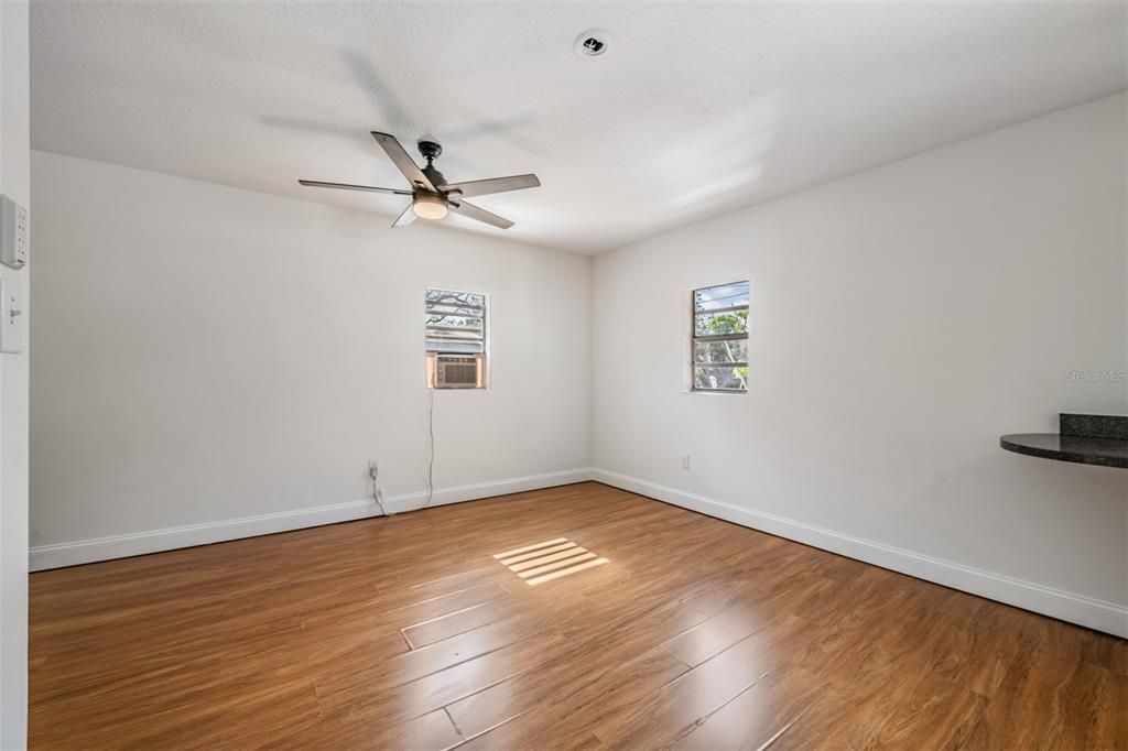 Activo con contrato: $499,000 (3 camas, 2 baños, 1443 Pies cuadrados)