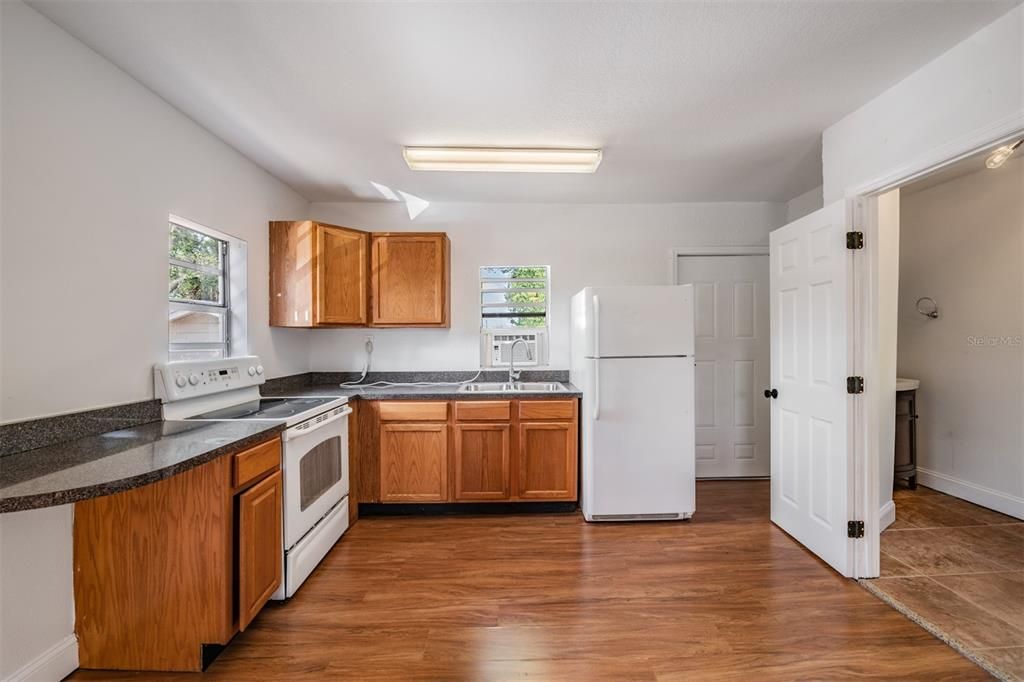 Activo con contrato: $499,000 (3 camas, 2 baños, 1443 Pies cuadrados)