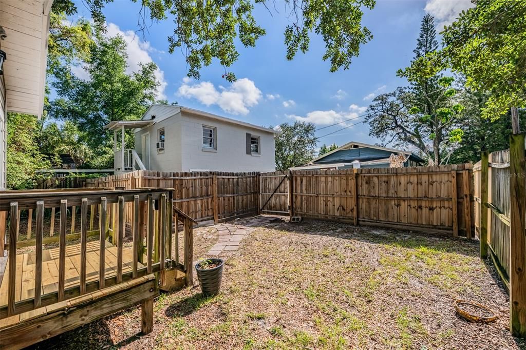 Activo con contrato: $499,000 (3 camas, 2 baños, 1443 Pies cuadrados)