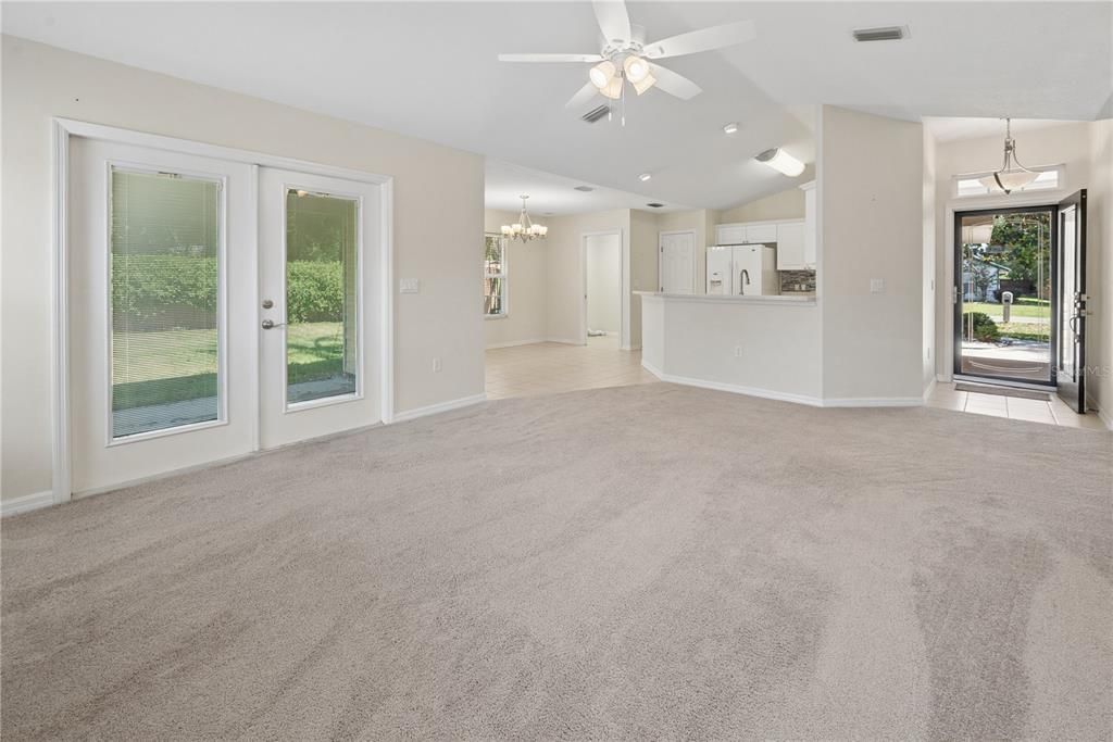 Active With Contract: $279,900 (3 beds, 2 baths, 1407 Square Feet)