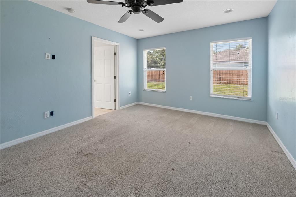 Active With Contract: $279,900 (3 beds, 2 baths, 1407 Square Feet)
