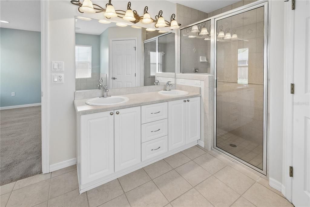 Active With Contract: $279,900 (3 beds, 2 baths, 1407 Square Feet)