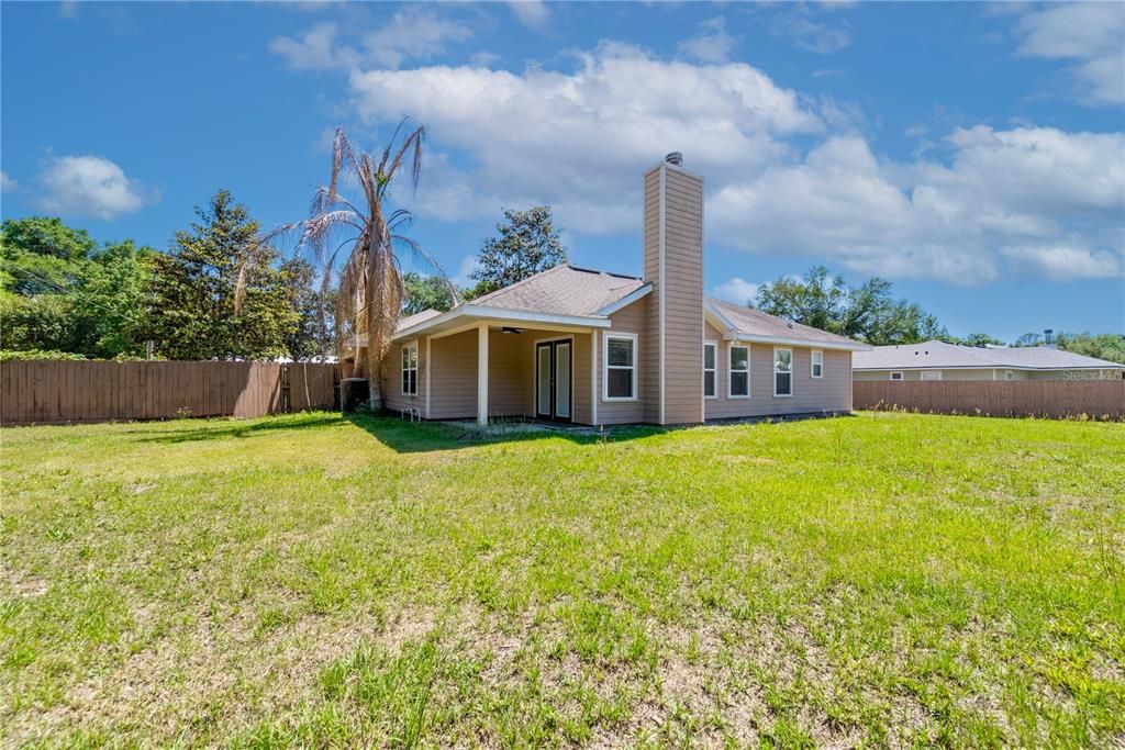 Active With Contract: $279,900 (3 beds, 2 baths, 1407 Square Feet)
