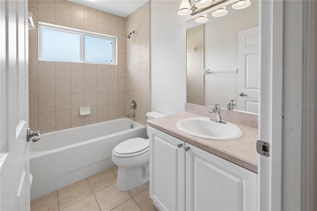 Active With Contract: $279,900 (3 beds, 2 baths, 1407 Square Feet)