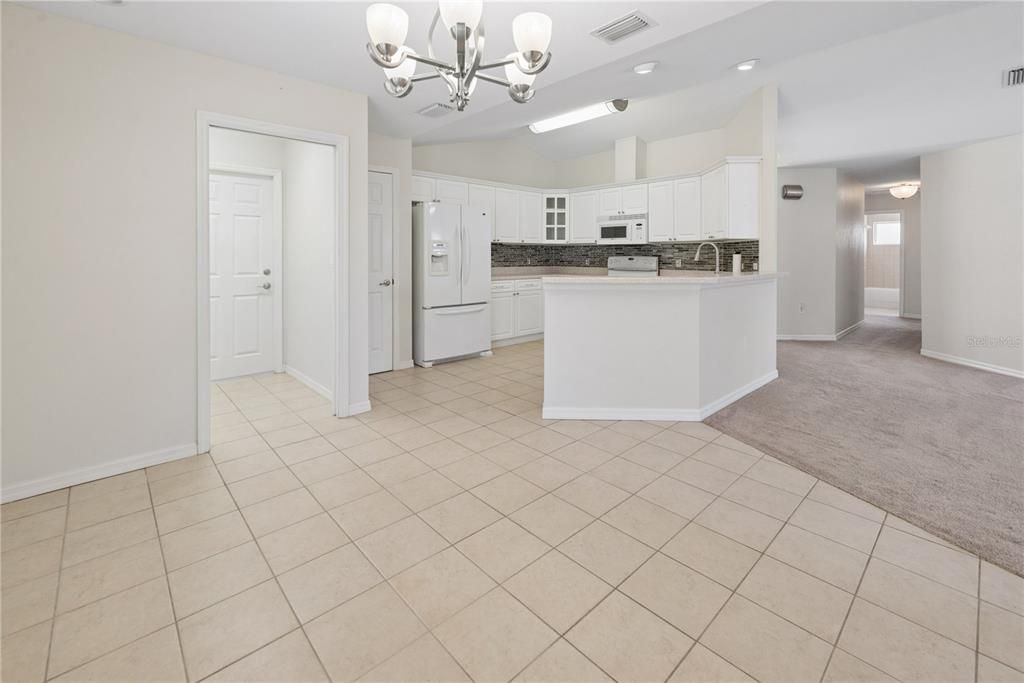 Active With Contract: $279,900 (3 beds, 2 baths, 1407 Square Feet)
