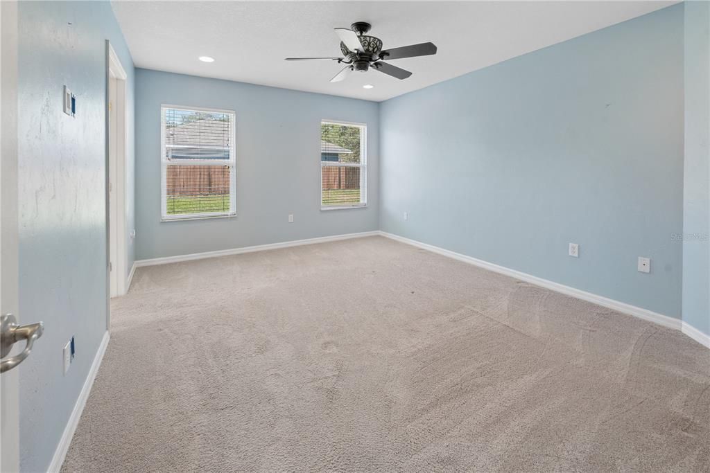 Active With Contract: $279,900 (3 beds, 2 baths, 1407 Square Feet)