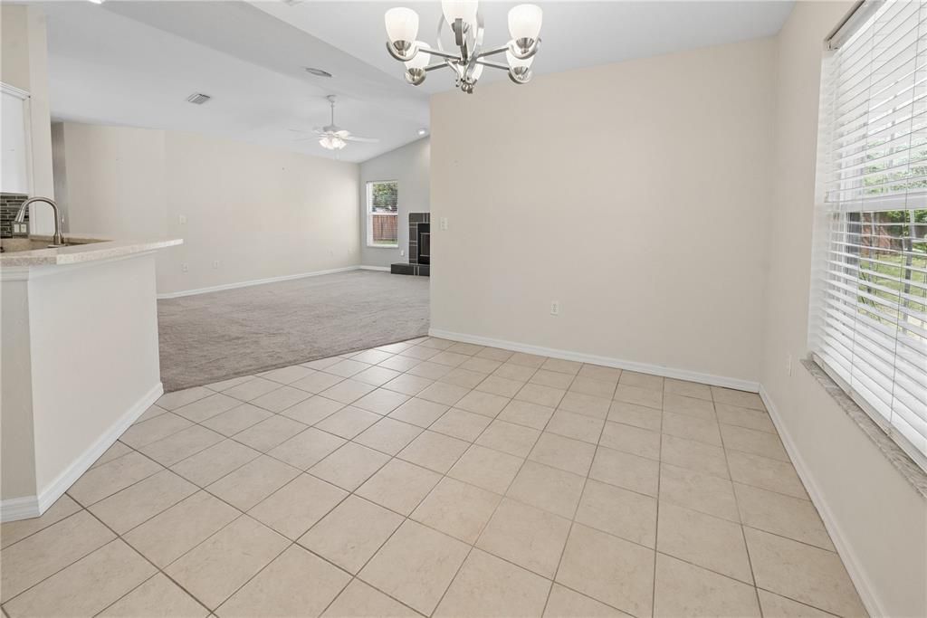 Active With Contract: $279,900 (3 beds, 2 baths, 1407 Square Feet)