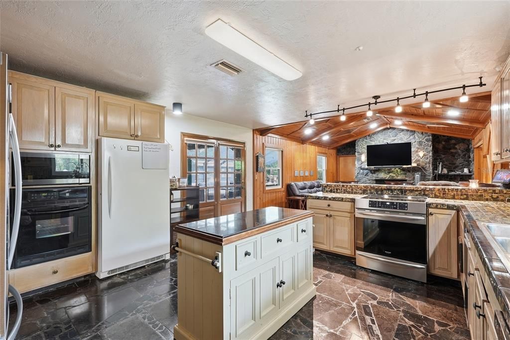 For Sale: $485,000 (3 beds, 2 baths, 2596 Square Feet)