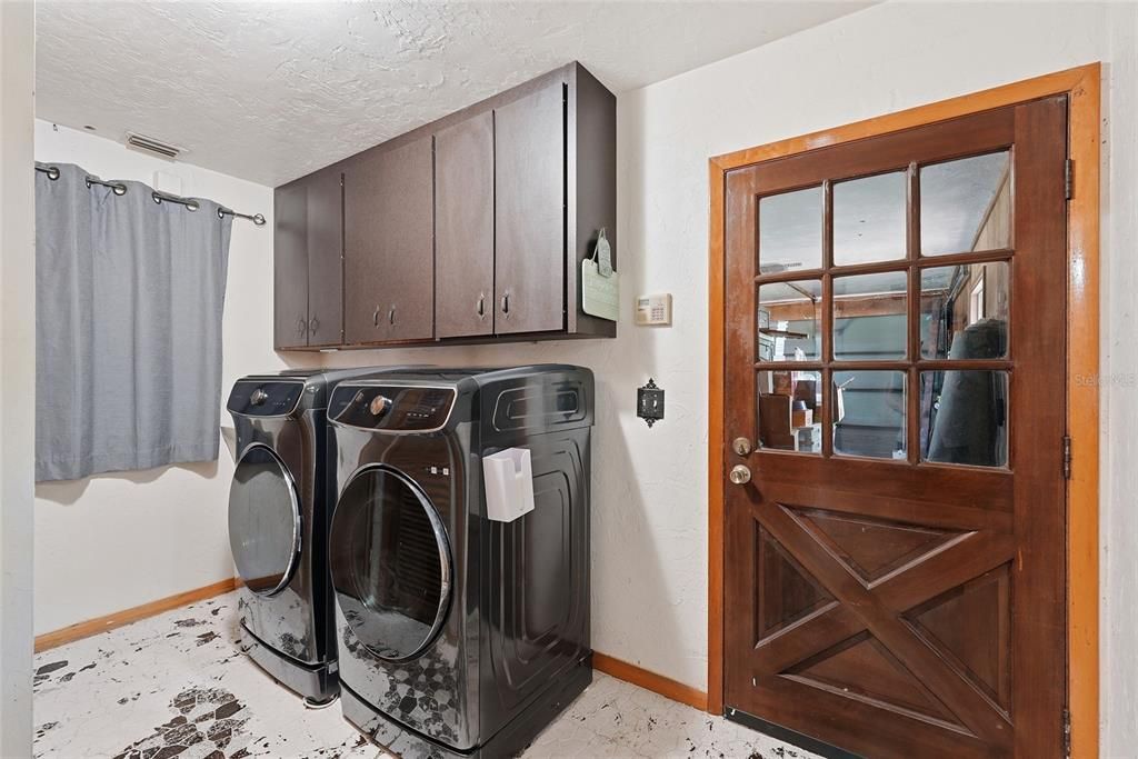 For Sale: $485,000 (3 beds, 2 baths, 2596 Square Feet)