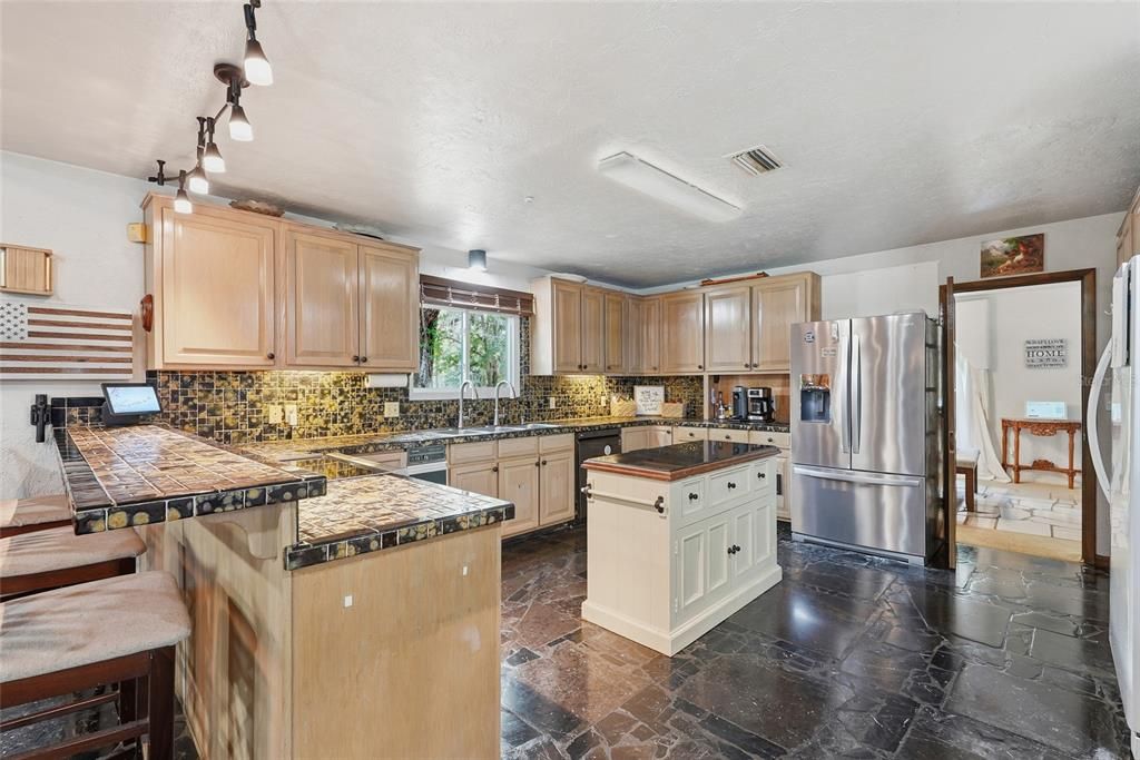 For Sale: $485,000 (3 beds, 2 baths, 2596 Square Feet)