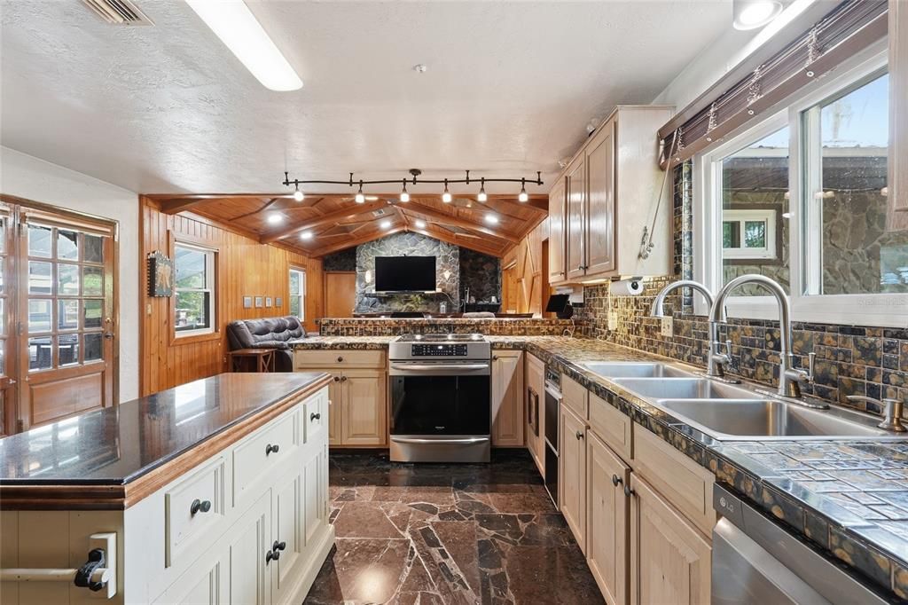 For Sale: $485,000 (3 beds, 2 baths, 2596 Square Feet)