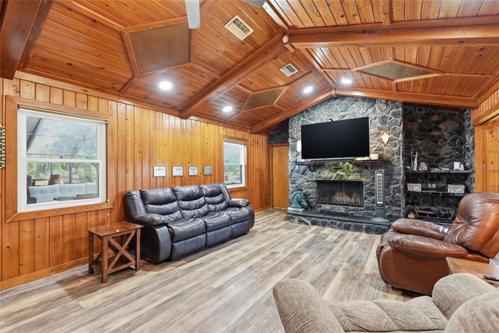For Sale: $485,000 (3 beds, 2 baths, 2596 Square Feet)