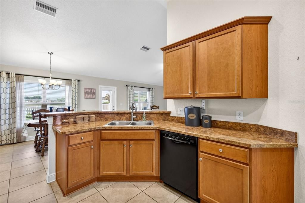 En Venta: $299,900 (4 camas, 2 baños, 1754 Pies cuadrados)
