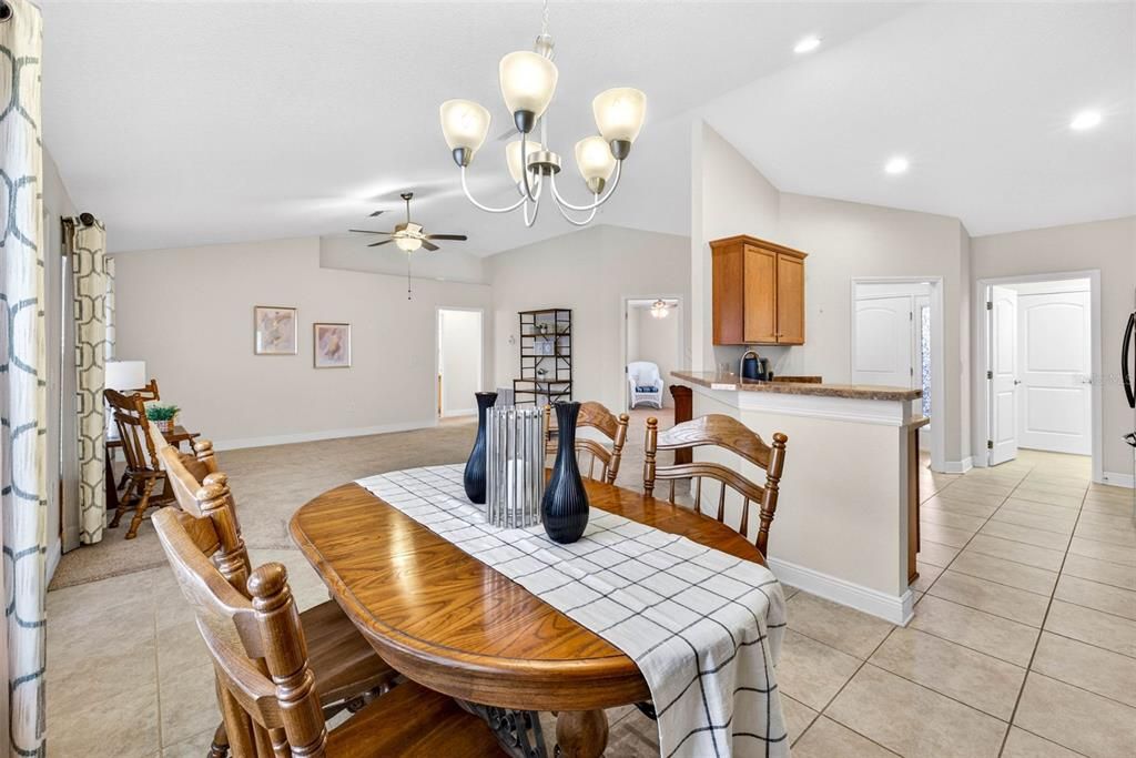 En Venta: $299,900 (4 camas, 2 baños, 1754 Pies cuadrados)