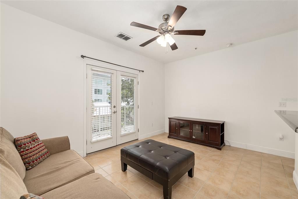 For Sale: $205,000 (1 beds, 1 baths, 531 Square Feet)