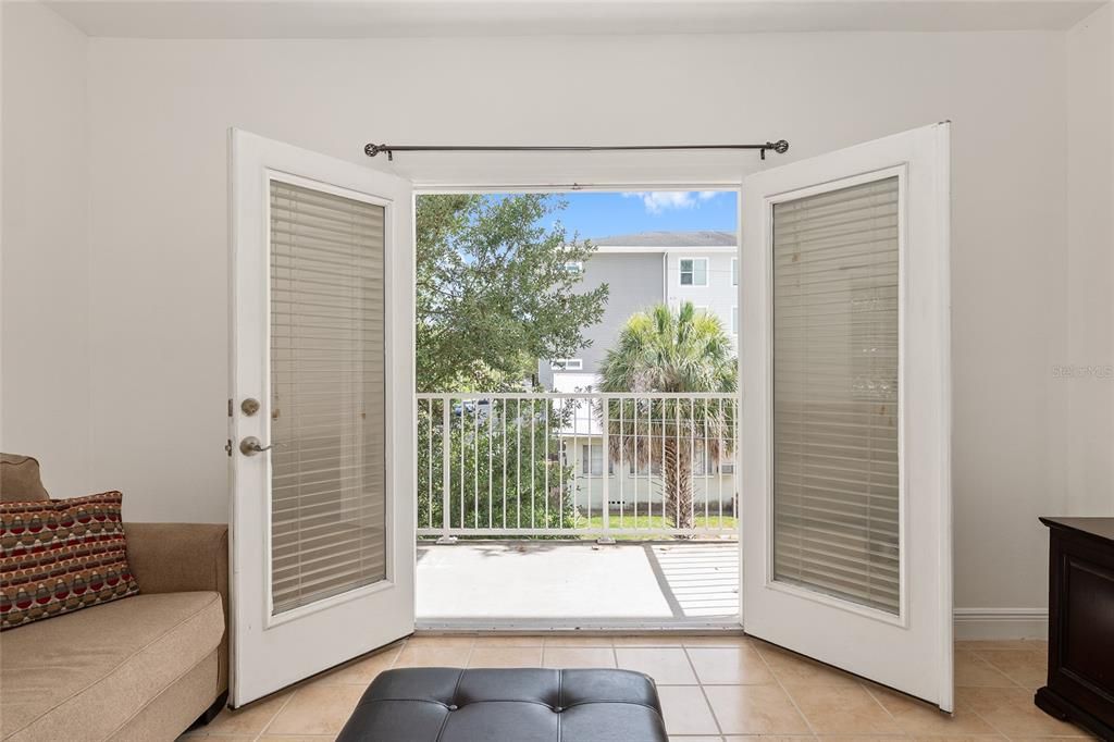 For Sale: $205,000 (1 beds, 1 baths, 531 Square Feet)