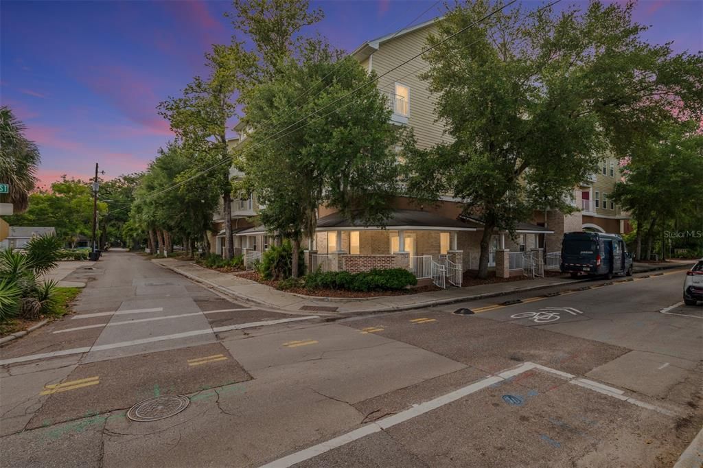 For Sale: $205,000 (1 beds, 1 baths, 531 Square Feet)