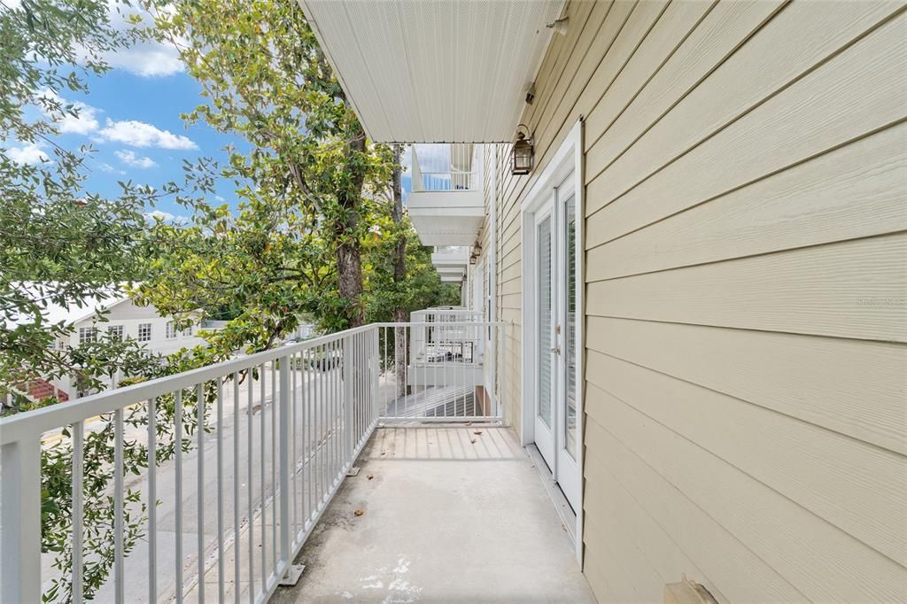 For Sale: $205,000 (1 beds, 1 baths, 531 Square Feet)