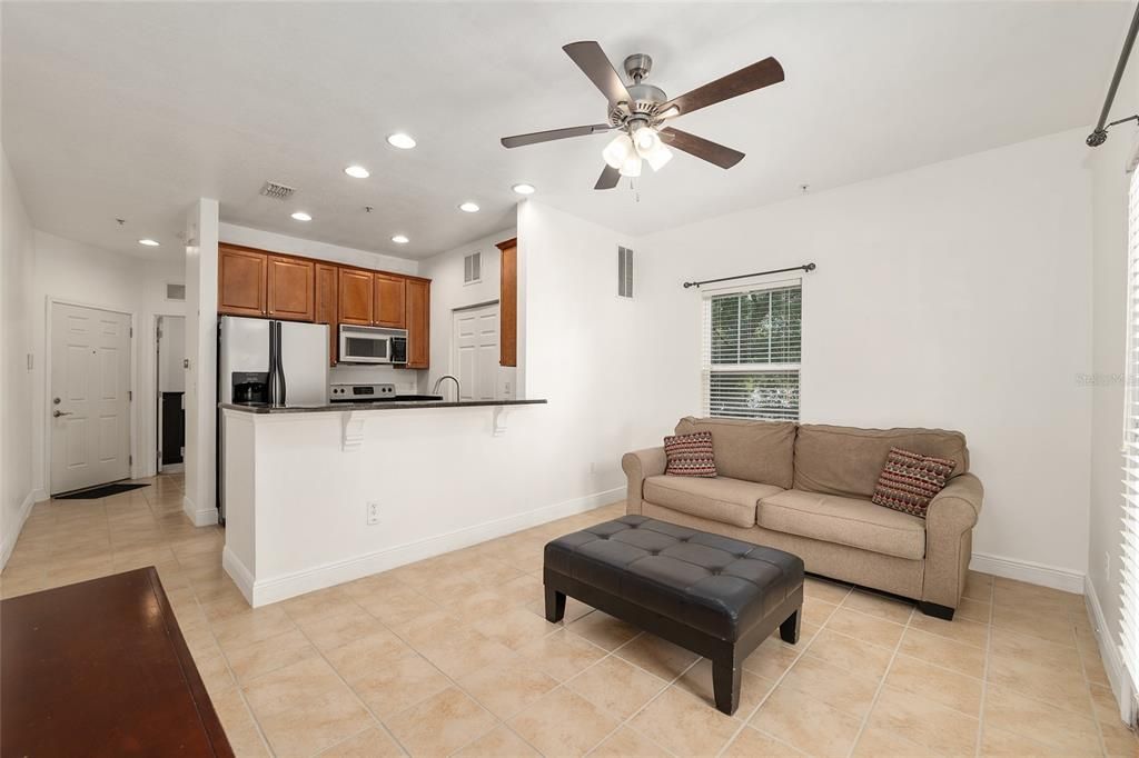 For Sale: $205,000 (1 beds, 1 baths, 531 Square Feet)