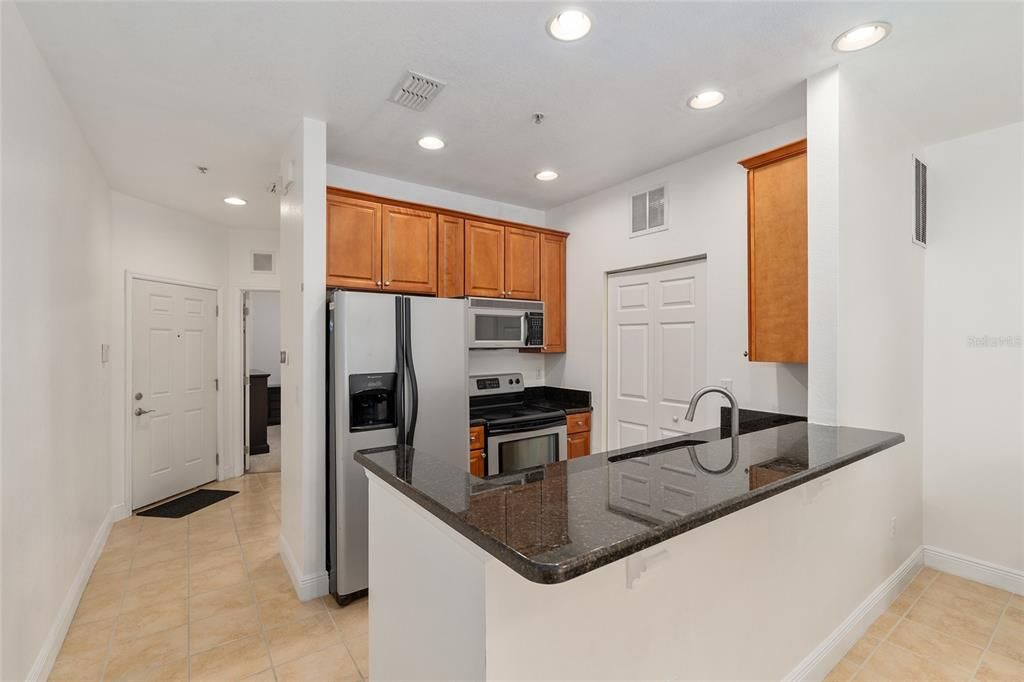 For Sale: $205,000 (1 beds, 1 baths, 531 Square Feet)