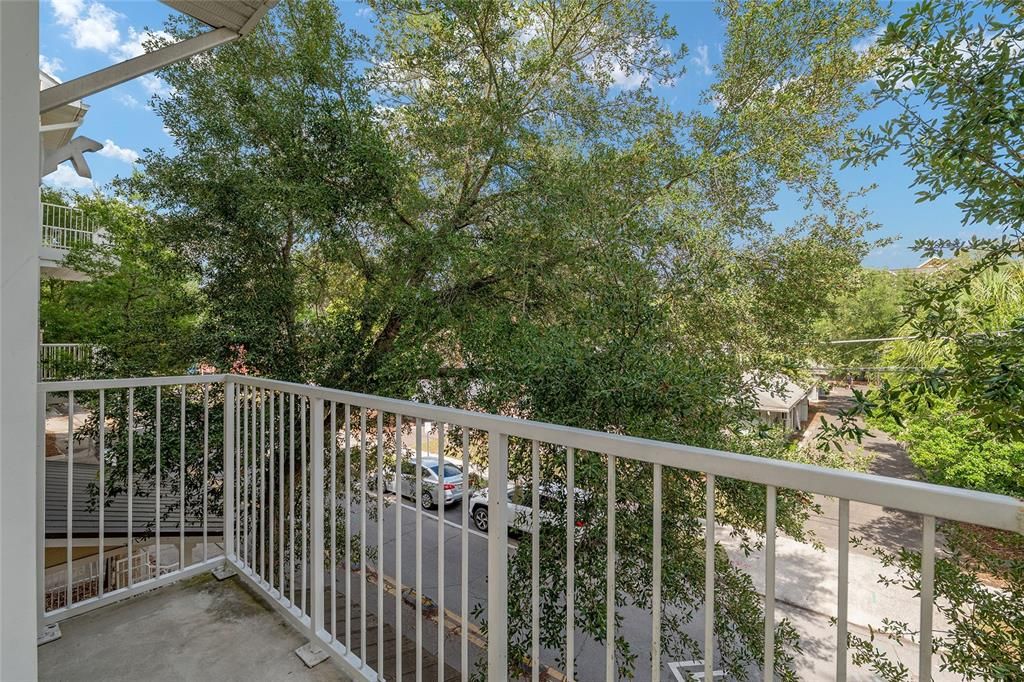 For Sale: $205,000 (1 beds, 1 baths, 531 Square Feet)