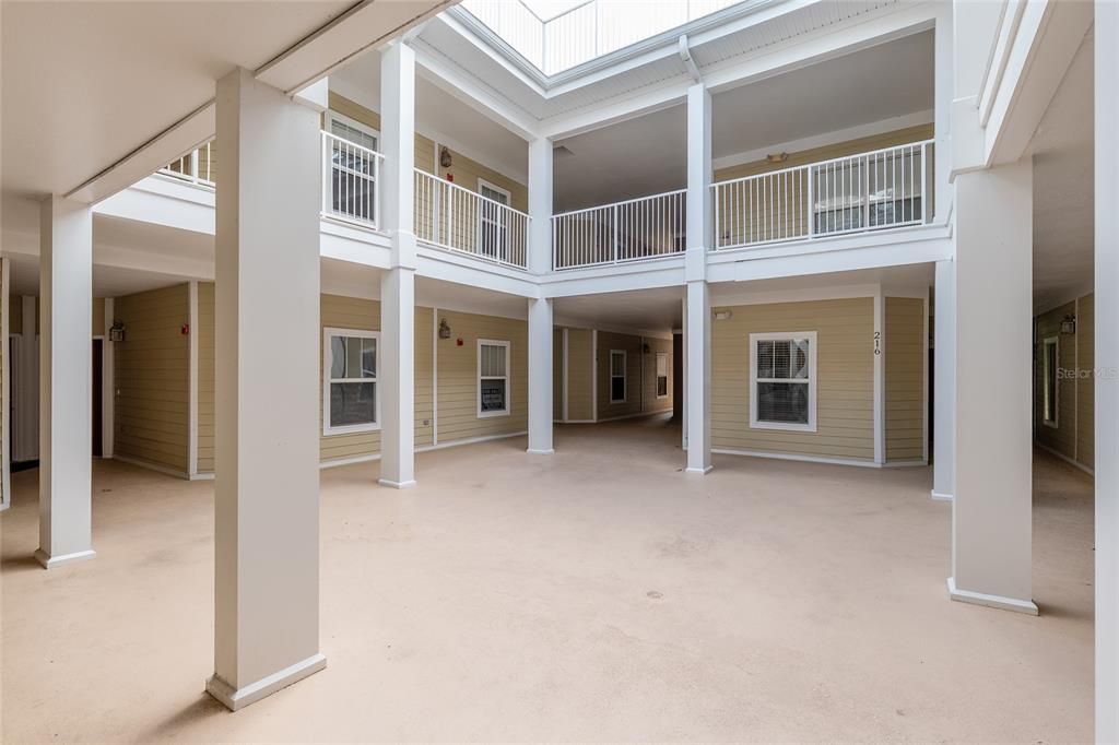 For Sale: $205,000 (1 beds, 1 baths, 531 Square Feet)