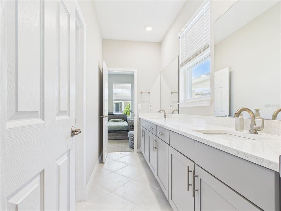 For Sale: $469,000 (4 beds, 3 baths, 2645 Square Feet)