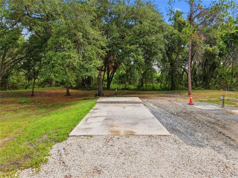 На продажу: $800,000 (8.55 acres)