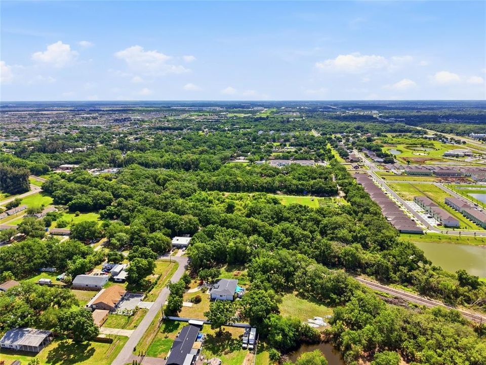 На продажу: $800,000 (8.55 acres)