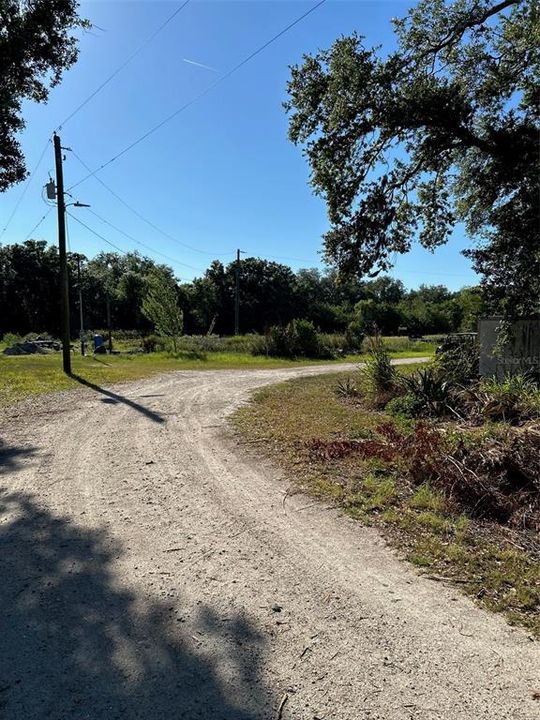 На продажу: $800,000 (8.55 acres)