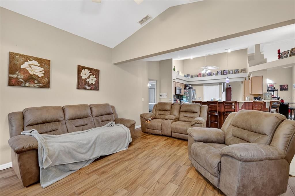 En Venta: $374,800 (3 camas, 2 baños, 1994 Pies cuadrados)